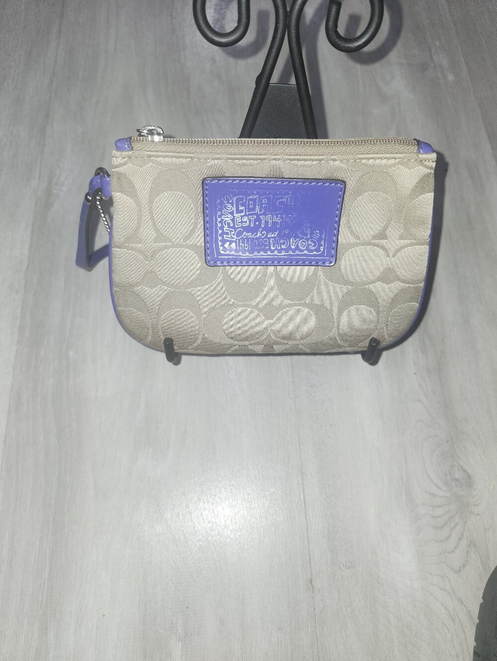 Coach Poppy Signature Jacquard Wristlet - Picture 2 of 9